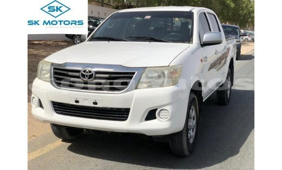 Buy Import Toyota Hilux White Car in Import - Dubai in Enga