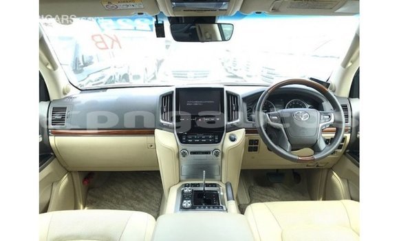 Buy Import Toyota Land Cruiser White Car in Import - Dubai in Enga Buy Import Toyota Land Cruiser White Car in Import - Dubai in Enga