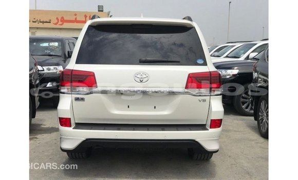 Buy Import Toyota Land Cruiser White Car in Import - Dubai in Enga Buy Import Toyota Land Cruiser White Car in Import - Dubai in Enga