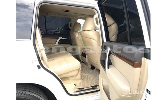 Buy Import Toyota Land Cruiser White Car in Import - Dubai in Enga Buy Import Toyota Land Cruiser White Car in Import - Dubai in Enga