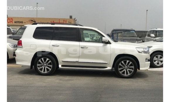 Buy Import Toyota Land Cruiser White Car in Import - Dubai in Enga Buy Import Toyota Land Cruiser White Car in Import - Dubai in Enga