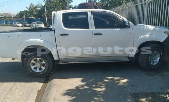 Buy Used Toyota Hilux White Car in Port Moresby in National Capital District Buy Used Toyota Hilux White Car in Port Moresby in National Capital District