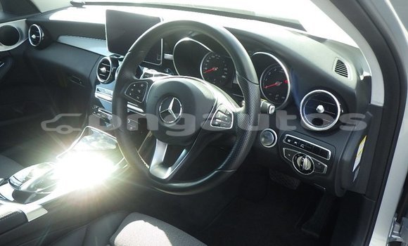 Buy Used Mercedes Viano Silver Car in Port Moresby in National Capital District Buy Used Mercedes Viano Silver Car in Port Moresby in National Capital District