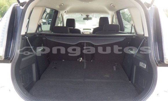 Buy Used Mazda Mazda Premacy White Car in Port Moresby in National Capital District Buy Used Mazda Mazda Premacy White Car in Port Moresby in National Capital District