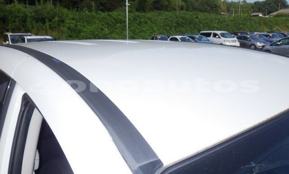 Buy Used Mazda Mazda Premacy White Car in Port Moresby in National Capital District Buy Used Mazda Mazda Premacy White Car in Port Moresby in National Capital District