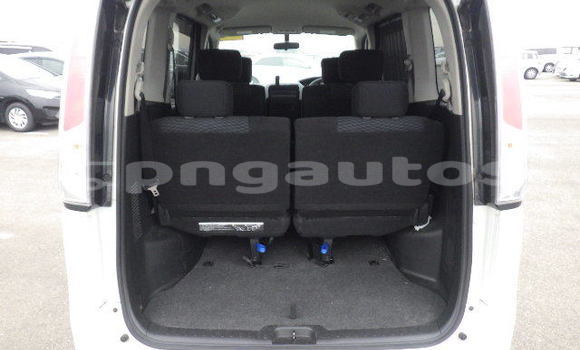 Buy Used Nissan Serena White Car in Port Moresby in National Capital District Buy Used Nissan Serena White Car in Port Moresby in National Capital District