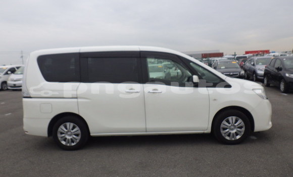 Buy Used Nissan Serena White Car in Port Moresby in National Capital District Buy Used Nissan Serena White Car in Port Moresby in National Capital District