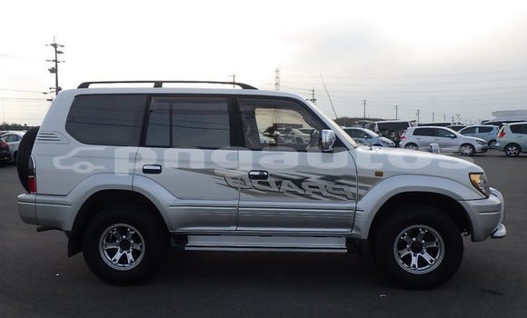 Buy Used Toyota Land Cruiser Prado White Car in Port Moresby in National Capital District Buy Used Toyota Land Cruiser Prado White Car in Port Moresby in National Capital District