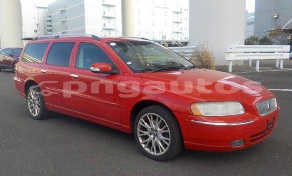 Buy Used Volvo V70 Red Car in Port Moresby in National Capital District