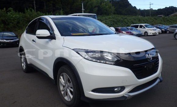 Buy Used Honda Vezel White Car in Port Moresby in National Capital District