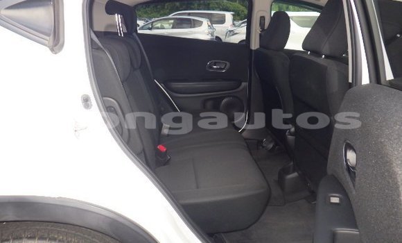 Buy Used Honda Vezel White Car in Port Moresby in National Capital District Buy Used Honda Vezel White Car in Port Moresby in National Capital District