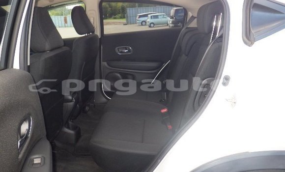 Buy Used Honda Vezel White Car in Port Moresby in National Capital District Buy Used Honda Vezel White Car in Port Moresby in National Capital District