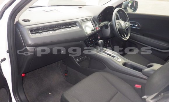 Buy Used Honda Vezel White Car in Port Moresby in National Capital District Buy Used Honda Vezel White Car in Port Moresby in National Capital District