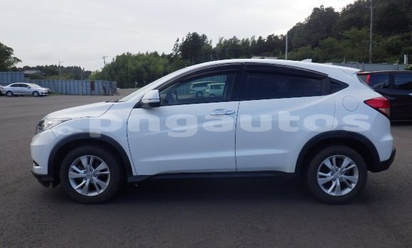 Buy Used Honda Vezel White Car in Port Moresby in National Capital District Buy Used Honda Vezel White Car in Port Moresby in National Capital District