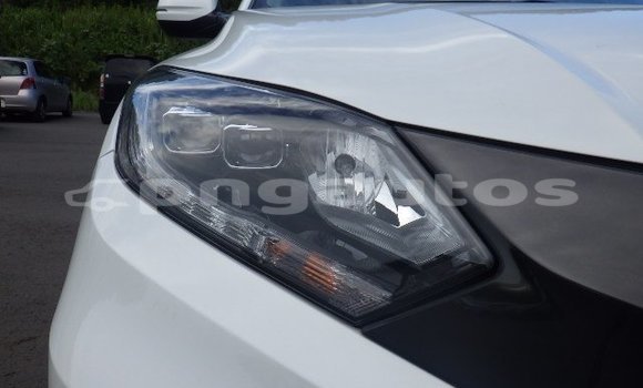 Buy Used Honda Vezel White Car in Port Moresby in National Capital District Buy Used Honda Vezel White Car in Port Moresby in National Capital District
