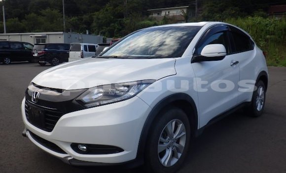 Buy Used Honda Vezel White Car in Port Moresby in National Capital District Buy Used Honda Vezel White Car in Port Moresby in National Capital District