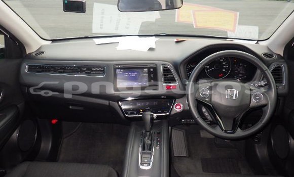 Buy Used Honda Vezel White Car in Port Moresby in National Capital District Buy Used Honda Vezel White Car in Port Moresby in National Capital District