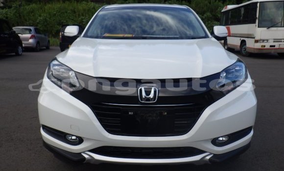 Buy Used Honda Vezel White Car in Port Moresby in National Capital District Buy Used Honda Vezel White Car in Port Moresby in National Capital District