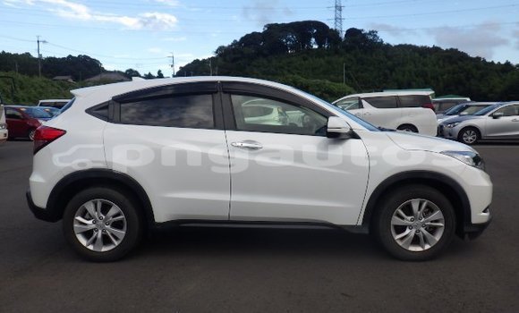 Buy Used Honda Vezel White Car in Port Moresby in National Capital District Buy Used Honda Vezel White Car in Port Moresby in National Capital District