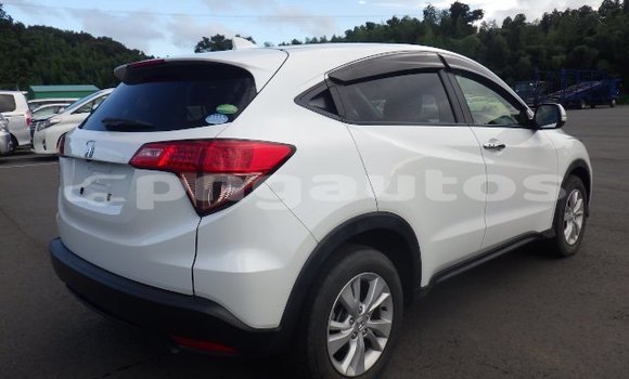 Buy Used Honda Vezel White Car in Port Moresby in National Capital District Buy Used Honda Vezel White Car in Port Moresby in National Capital District