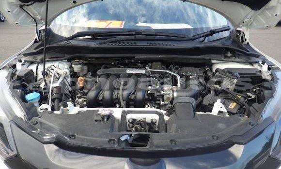 Buy Used Honda Vezel White Car in Port Moresby in National Capital District Buy Used Honda Vezel White Car in Port Moresby in National Capital District