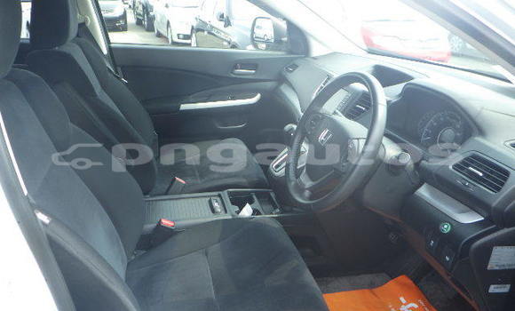 Buy Used Honda CRV White Car in Port Moresby in National Capital District Buy Used Honda CRV White Car in Port Moresby in National Capital District