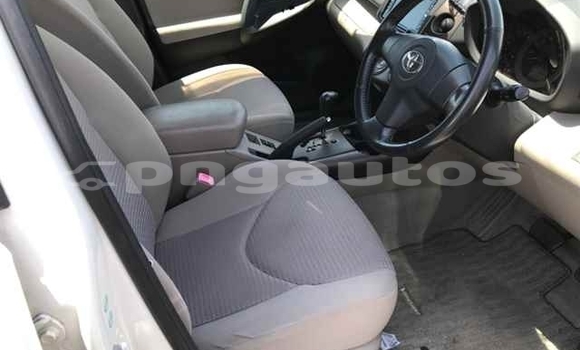 Buy Used Toyota Vanguard White Car in Port Moresby in National Capital District Buy Used Toyota Vanguard White Car in Port Moresby in National Capital District