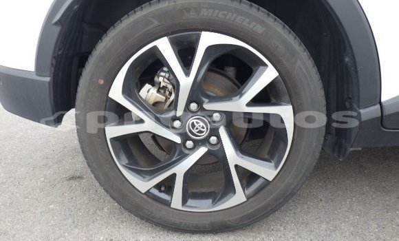 Buy Used Toyota C-HR White Car in Port Moresby in National Capital District Buy Used Toyota C-HR White Car in Port Moresby in National Capital District
