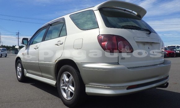 Buy Used Toyota Harrier White Car in Port Moresby in National Capital District Buy Used Toyota Harrier White Car in Port Moresby in National Capital District