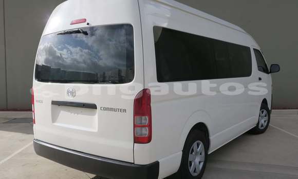 Buy Used Toyota Hiace White Car in Port Moresby in National Capital District Buy Used Toyota Hiace White Car in Port Moresby in National Capital District