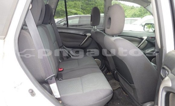 Buy Used Toyota RAV4 White Car in Port Moresby in National Capital District Buy Used Toyota RAV4 White Car in Port Moresby in National Capital District