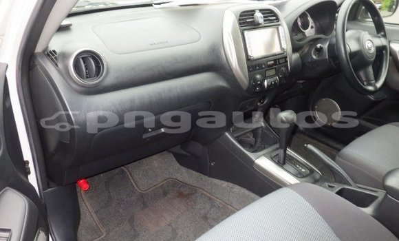 Buy Used Toyota RAV4 White Car in Port Moresby in National Capital District Buy Used Toyota RAV4 White Car in Port Moresby in National Capital District