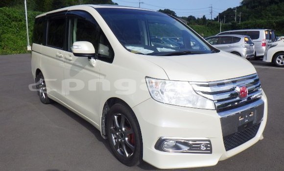 Buy Used Honda Stepwgn White Car in Port Moresby in National Capital District Buy Used Honda Stepwgn White Car in Port Moresby in National Capital District