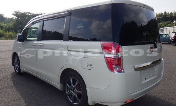 Buy Used Honda Stepwgn White Car in Port Moresby in National Capital District Buy Used Honda Stepwgn White Car in Port Moresby in National Capital District