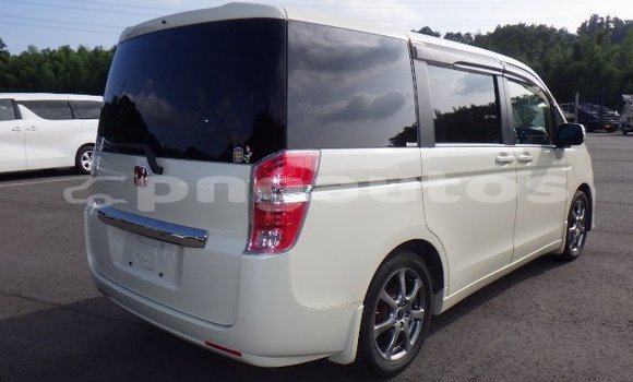 Buy Used Honda Stepwgn White Car in Port Moresby in National Capital District Buy Used Honda Stepwgn White Car in Port Moresby in National Capital District