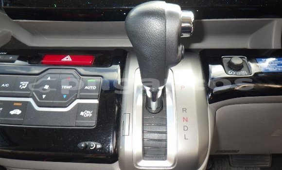 Buy Used Honda Stepwgn White Car in Port Moresby in National Capital District Buy Used Honda Stepwgn White Car in Port Moresby in National Capital District