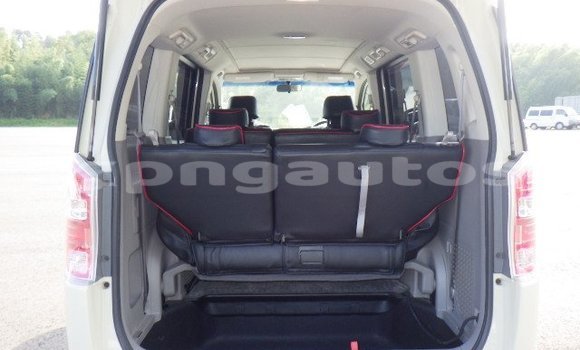 Buy Used Honda Stepwgn White Car in Port Moresby in National Capital District Buy Used Honda Stepwgn White Car in Port Moresby in National Capital District