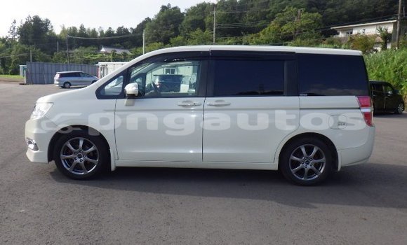 Buy Used Honda Stepwgn White Car in Port Moresby in National Capital District Buy Used Honda Stepwgn White Car in Port Moresby in National Capital District