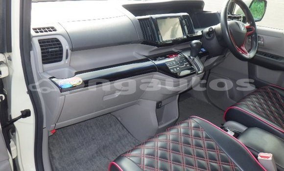 Buy Used Honda Stepwgn White Car in Port Moresby in National Capital District Buy Used Honda Stepwgn White Car in Port Moresby in National Capital District