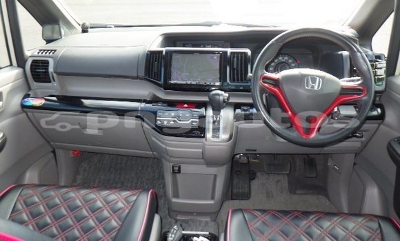 Buy Used Honda Stepwgn White Car in Port Moresby in National Capital District Buy Used Honda Stepwgn White Car in Port Moresby in National Capital District