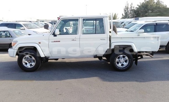 Buy Used Toyota Land Cruiser White Car in Port Moresby in National Capital District Buy Used Toyota Land Cruiser White Car in Port Moresby in National Capital District