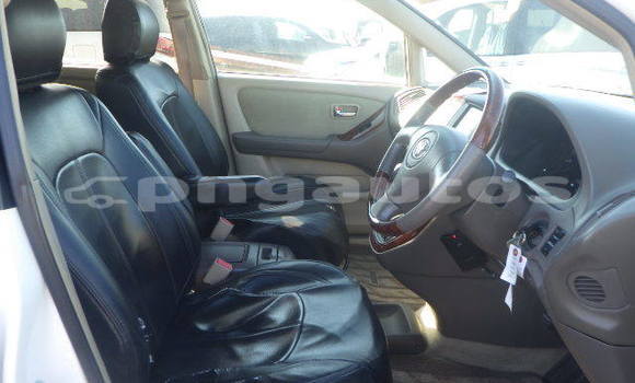 Buy Used Toyota Harrier White Car in Port Moresby in National Capital District Buy Used Toyota Harrier White Car in Port Moresby in National Capital District