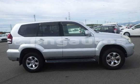 Acheter Occasion Voiture Toyota Land Cruiser Prado Gris à Port Moresby, National Capital District Acheter Occasion Voiture Toyota Land Cruiser Prado Gris à Port Moresby, National Capital District