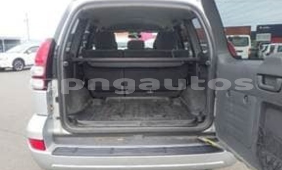 Acheter Occasion Voiture Toyota Land Cruiser Prado Gris à Port Moresby, National Capital District Acheter Occasion Voiture Toyota Land Cruiser Prado Gris à Port Moresby, National Capital District