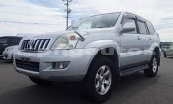 Acheter Occasion Voiture Toyota Land Cruiser Prado Gris à Port Moresby, National Capital District Acheter Occasion Voiture Toyota Land Cruiser Prado Gris à Port Moresby, National Capital District