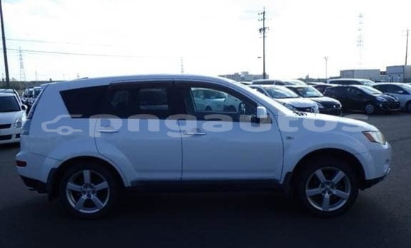 Acheter Occasion Voiture Mitsubishi Outlander Blanc à Port Moresby, National Capital District Acheter Occasion Voiture Mitsubishi Outlander Blanc à Port Moresby, National Capital District