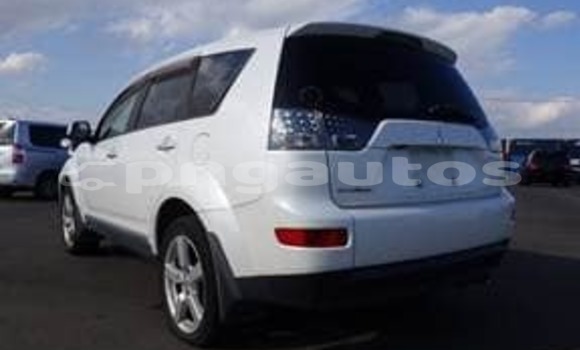 Acheter Occasion Voiture Mitsubishi Outlander Blanc à Port Moresby, National Capital District Acheter Occasion Voiture Mitsubishi Outlander Blanc à Port Moresby, National Capital District