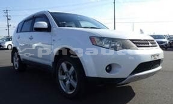 Acheter Occasion Voiture Mitsubishi Outlander Blanc à Port Moresby, National Capital District Acheter Occasion Voiture Mitsubishi Outlander Blanc à Port Moresby, National Capital District
