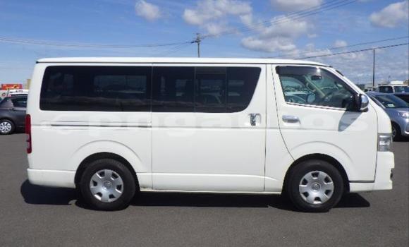 Buy Used Toyota Hiace White Car in Port Moresby in National Capital District Buy Used Toyota Hiace White Car in Port Moresby in National Capital District