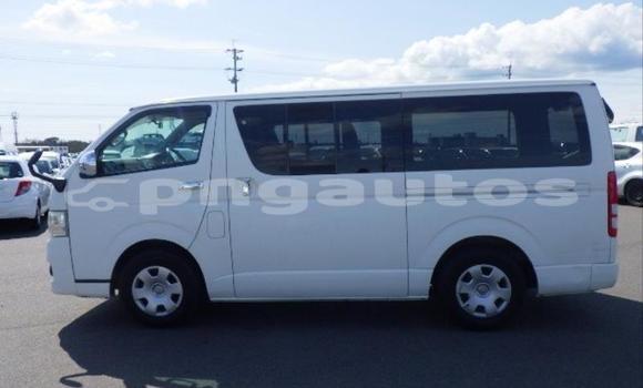 Buy Used Toyota Hiace White Car in Port Moresby in National Capital District Buy Used Toyota Hiace White Car in Port Moresby in National Capital District